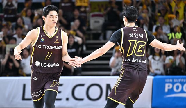 LG 유기상(1번)은 12일 창원실내체육관에서 열린 KT와 맞대결에서 3점슛 5개와 함께 17득점을 터트려 팀 승리를 견인했다. 사진제공｜KBL