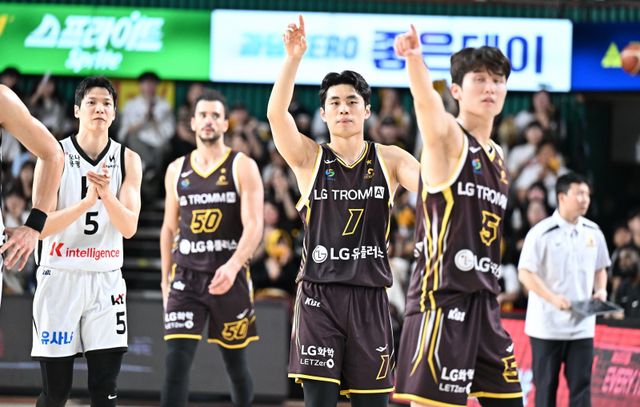 LG 유기상(1번)은 12일 창원실내체육관에서 열린 KT와 맞대결에서 3점슛 5개와 함께 17득점을 터트려 팀 승리를 견인했다. 사진제공｜KBL