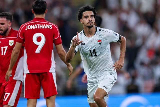 이라크 이크발(오른쪽)이 12일(한국시간) 사우디아라비아 제다의 킹압둘라스포츠시티스타디움에서 벌어진 인도네시아와 북중미월드컵 아시아 4차 예선 조별리그 B조 2차전에서 후반 31분 결승골을 뽑고 기뻐하고 있다. 0-1로 패한 인도네시아는 북중미월드컵 본선행에 실패했다. 사진출처│AFC 홈페이지