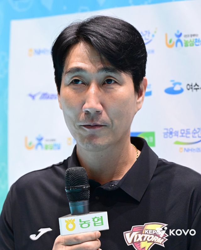 한국전력 권영민 감독은 지난 시즌 6위의 아쉬운 성적에도 소득이 있었다고 이야기한다. 지난 시즌&nbsp;어린 선수들의 꾸준한&nbsp;성장과 함께 과감한 전력 보강으로 새 시즌 더 높은 성적을 바라본다. 사진제공｜KOVO