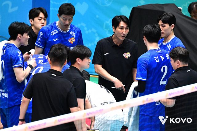 한국전력 권영민 감독은 지난 시즌 6위의 아쉬운 성적에도 소득이 있었다고 이야기한다. 지난 시즌&nbsp;어린 선수들의 꾸준한&nbsp;성장과 함께 과감한 전력 보강으로 새 시즌 더 높은 성적을 바라본다. 사진제공｜KOVO