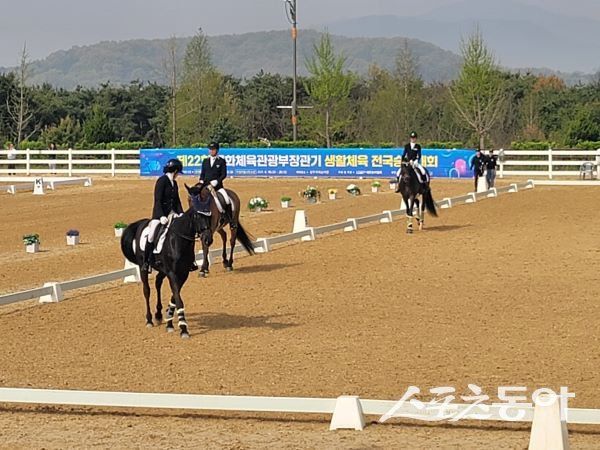 문체부장관기 생활체육 전국 승마대회. 과거 대중이 접하기 어려운 승마도 이젠 어엿한 생활체육으로 자리매김했다. 스포츠동아DB