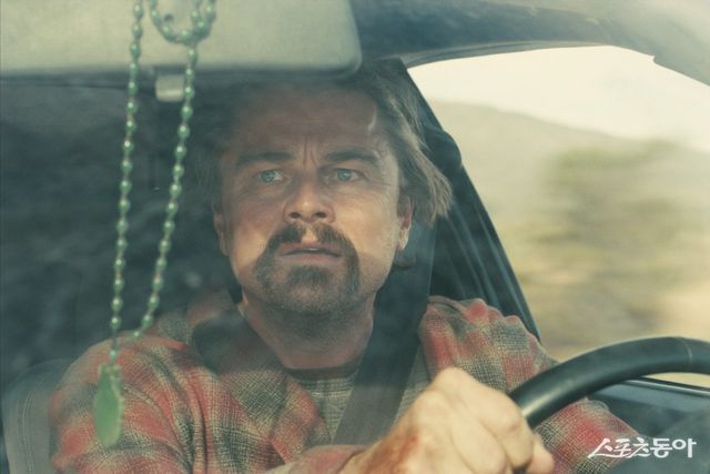 영화 ‘원 배틀 애프터 어나더’ 스틸, 사진제공｜워너 브라더스 코리아