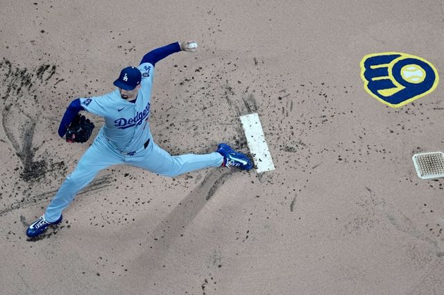 다저스 블레이크 스넬은 14일(한국시간) 아메리칸패밀리필드에서 열린 ‘2025 MLB PS’ NLCS 1차전 밀워키와 원정경기서 선발등판해 8이닝 10탈삼진 무실점 투구로 승리를 이끌었다. 밀워키(미 위스콘신주)｜AP뉴시스