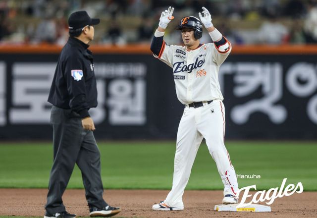 한화 최재훈은 가을야구가 무척이나 간절했다. 2018시즌 이후 7년 만에 나서는 PS서 아쉬움을 설욕하고자 입술을 깨물었다. 사진제공｜한화 이글스