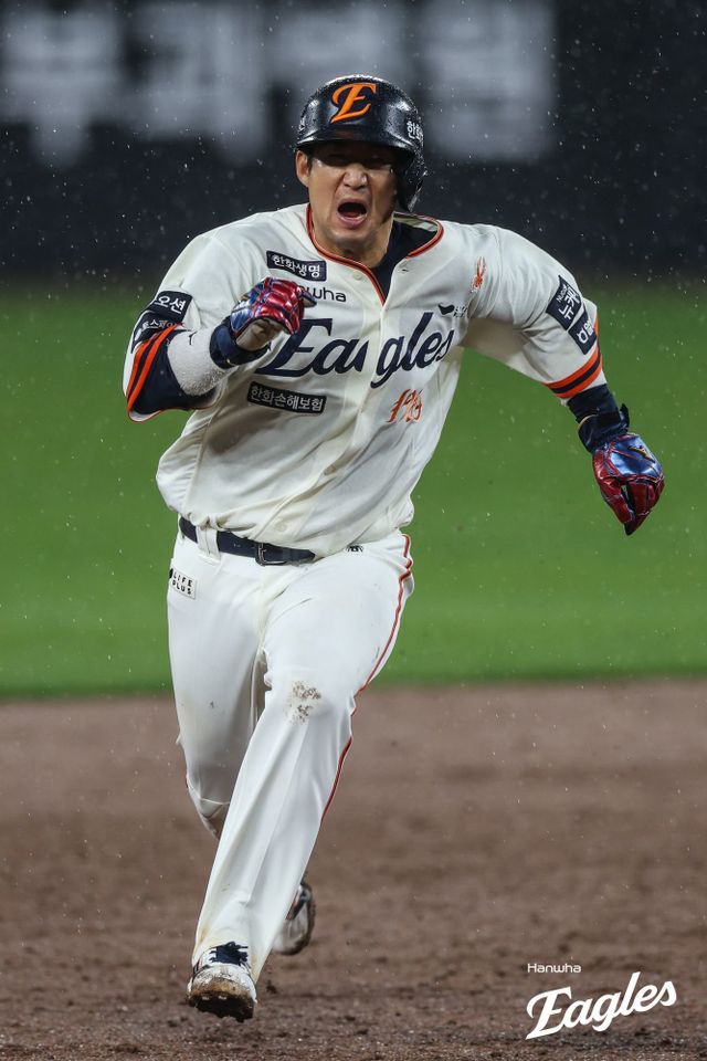 한화 최재훈은 가을야구가 무척이나 간절했다. 2018시즌 이후 7년 만에 나서는 PS서 아쉬움을 설욕하고자 입술을 깨물었다. 사진제공｜한화 이글스