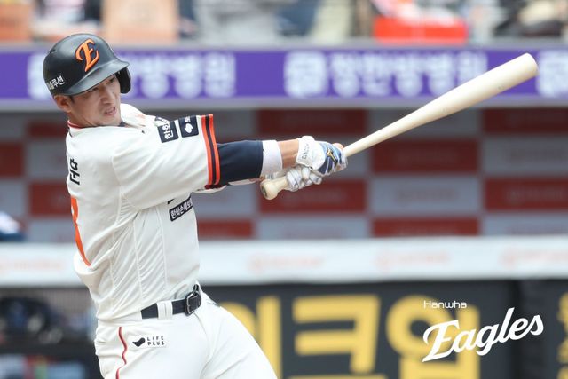 한화 최재훈은 가을야구가 무척이나 간절했다. 2018시즌 이후 7년 만에 나서는 PS서 아쉬움을 설욕하고자 입술을 깨물었다. 사진제공｜한화 이글스