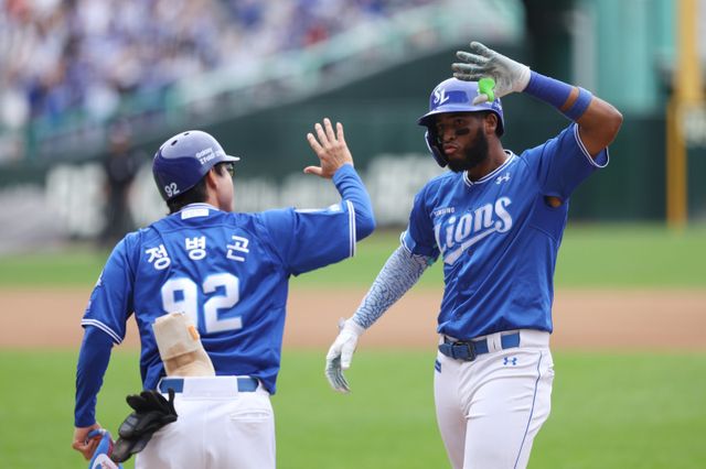 삼성 르윈 디아즈(오른쪽). 사진제공｜삼성 라이온즈