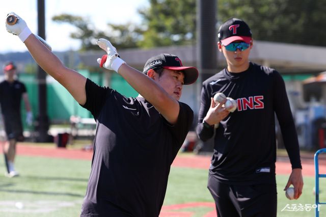 LG 김준태가 9일 이천 LG챔피언스파크에서 열린 한국시리즈 대비 합숙 훈련 도중 타격 훈련을 소화하고 있다. 사진제공｜LG 트윈스