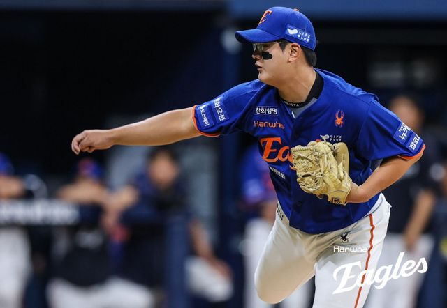 한화 김서현(사진)은 프로 3년차인 올해 급하게 마무리투수를 맡았지만, 위력적인 투구로 성공적인 시즌을 보냈다. 김경문 한화 감독은 김서현이 그저 고마울 뿐이다. 사진제공｜한화 이글스