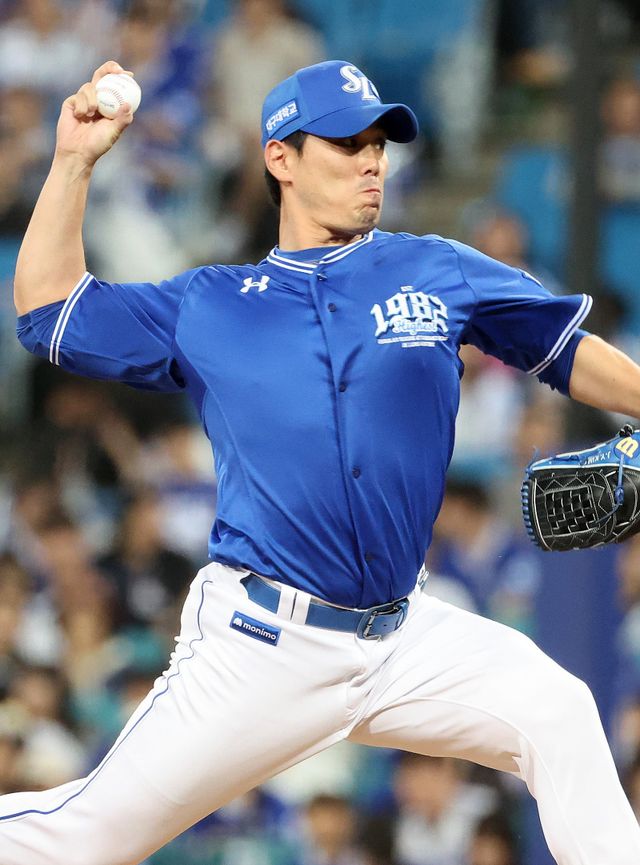 김재윤은 삼성으로 이적한 지난해부터 가을만 되면 한층 더 위력적인 투구를 보여주고 있다. 올해 준PO에선 4경기에&nbsp;모두 등판해 한 타자도 내보내지 않고 3세이브를 따냈다. 그는&nbsp;적당한&nbsp;긴장감을 가을의 강자로 올라선 비결로&nbsp;꼽았다. 뉴시스