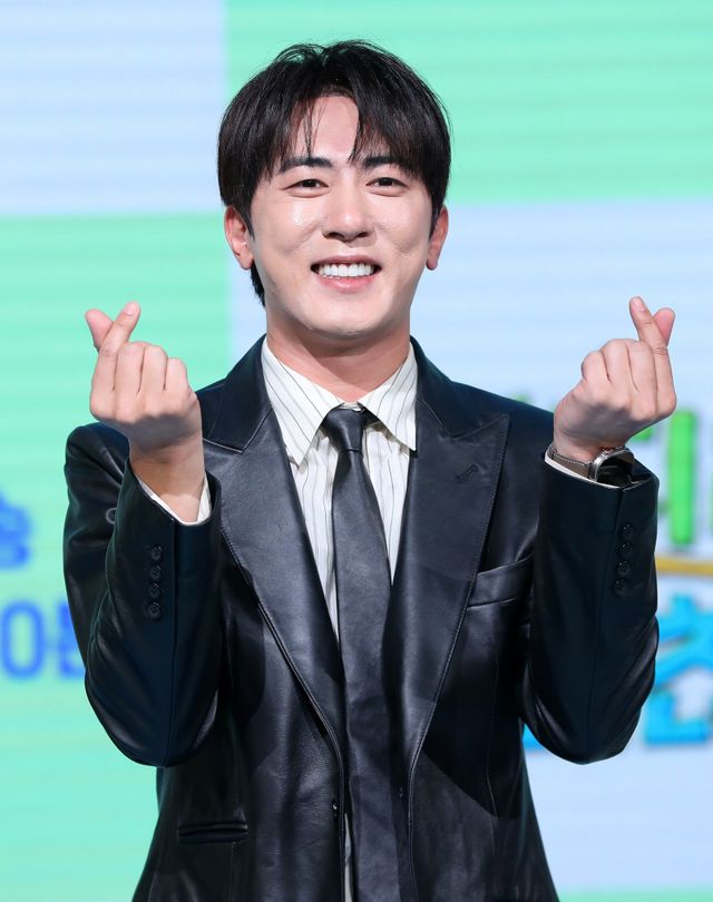 김원훈이 ENA 새 예능 ‘길치라도 괜찮아’의 진행자로 발탁되며, 예능 MC로서도 ‘대세 행보’를 이어간다. ‘숏박스’부터 ‘SNL 코리아’, ‘직장인들’ 시리즈로 주가를 올린 그는 특유의 현실감 넘치는 유머로 안방극장까지 접수할 예정이다. 사진제공|뉴시스