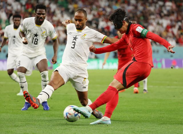 한국축구대표팀이 다음달 볼리비아(14일)에 이어 가나(18일)와도 평가전을 치른다. 사진은 2022년 11월 28일 카타르 루사일의 에듀케이션 시티 스타디움에서 열린 2022카타르아시안컵 조별리그 H조 2차전에서 맞붙은 모습. 당시 경기는 가나가 3-2로 이겼다. 뉴시스