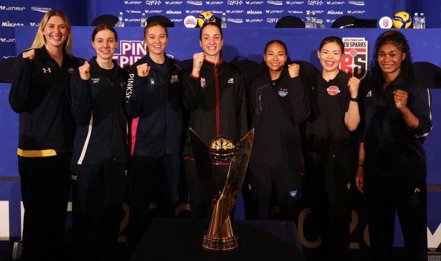 16일 서울 청담동 호텔리베라에서 열린 ‘진에어 2025-2026 V리그’ 여자부 미디어데이에서 7개 구단 외국인선수들이 기념 촬영을 하고 있다. 현대건설 카리, IBK기업은행 킨켈라, 흥국생명 레베카, 정관장 자네테, GS칼텍스 레이나, 페퍼저축은행 시마무라, 한국도로공사 모마(왼쪽부터). 뉴시스