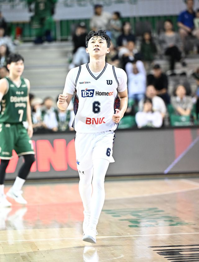 KCC 최진광은 16일 원주 DB와 원정경기서 3점슛 5개를 포함해 자신의 역대 한 경기 최다 득점인 20점을 터트리며 팀 승리에 보탬이 됐다. 사진제공｜KBL