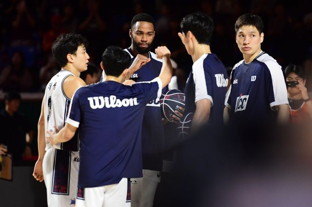 KCC는 1라운드를 6경기 치른 상황서 5승1패를 기록하고 있다. 부상자 속출에도 4연승을 질주하며 슈퍼팀 자격을 증명하고 있다. 사진제공｜KBL