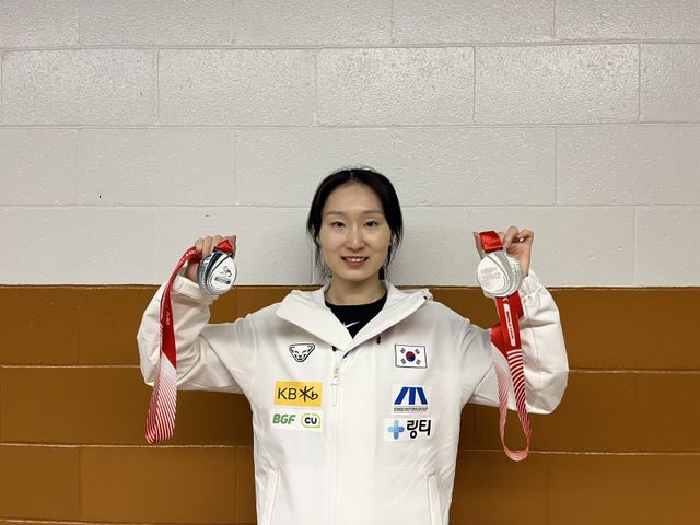 최민정이 19일(한국시간) 열린 ISU 쇼트트랙 월드 투어 2차 대회 여자 1000m·3000m 계주에서 은메달을 목에 걸었다. 여자 1000m 은메달은 최민정의 올 시즌 개인전 첫 메달이다. 사진제공｜올댓스포츠