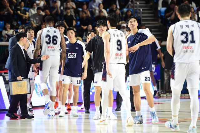 KCC는 1라운드를 6경기 치른 상황서 5승1패를 기록하고 있다. 부상자 속출에도 4연승을 질주하며 슈퍼팀 자격을 증명하고 있다. 사진제공｜KBL