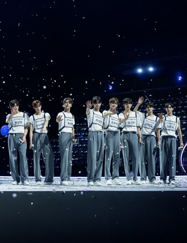 데뷔 전부터 글로벌 팬덤의 폭발적 관심을 받고 있는 보이그룹 알파드라이브원(ALPHA DRIVE ONE)이 소셜미디어에서 200만 팔로워, 영상 수천만 뷰를 기록하며 ‘차세대 글로벌 슈퍼 루키’로 떠올랐다. 브랜드 평판 조사에서도 신인 그룹 2위에 오르며 K-POP 최정상을 향한 질주를 예고했다. 사진제공|웨이크원