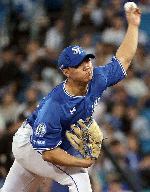삼성 배찬승은 PS서 당찬 투구로 삼성 불펜에 활력을 불어넣고 있다.｜뉴시스
