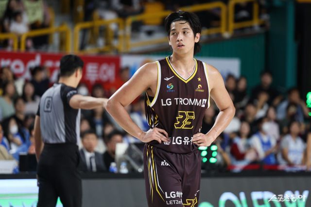 LG 칼 타마요가 20일 창원체육관에서 열린 가스공사전 도중 잠시 휴식을 취하고 있다. 타마요는 24점을 올려 팀의 승리를 이끌었다. 사진제공｜KBL