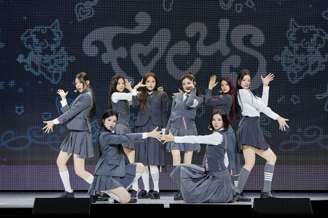 ‘하츠투하츠’의 첫 미니앨범 ‘FOCUS’의 동명의 타이틀곡은 하우스 리듬이 매력적인 곡으로 중독적인 비트와 왁킹과 보깅이 연상되는 ‘칼각’ 안무로 눈길을 사로잡는다. 사진제공 | SM 엔터테인먼트