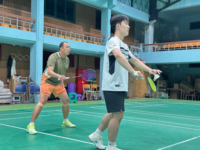 배드민턴은 생활체육의 저변확대를 단적으로 보여주는 종목이다. 생활체육 동호인이&nbsp;2022년 568명에서 올해 1만2115명으로 급증했고,&nbsp;같은 기간&nbsp;스포츠클럽 역시 32개에서 1273개로 늘어났다. 접근성이 좋고 건강 증진에 도움이 된다는 사실이 저변확대에 큰 도움이 됐다. 사진은 회원 40명의 규모로 5년째 운영 중인 목포스포츠배드민턴클럽에서 활동하는 동호인들. 사진제공│신성민 목포스포츠배드민턴클럽&nbsp;감독