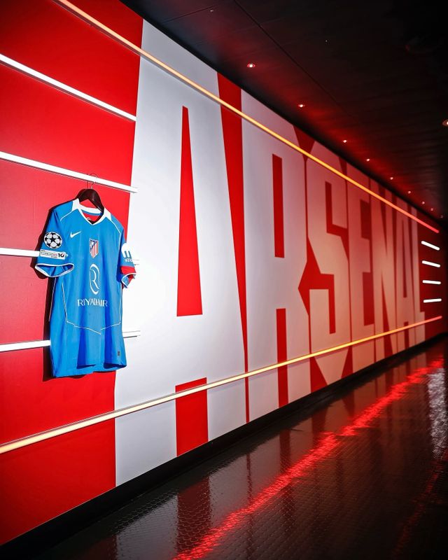 아틀레티코 마드리드 선수단은 22일(한국시간)&nbsp;런던 에미리츠 스타디움에서 열릴 아스널과 UCL 리그페이즈 3차전 원정경기를 앞두고 라커룸에&nbsp;온수가 나오지 않아 선수들 대부분이 샤워를 포기한 채 더러운 훈련복을 입고 숙소로 돌아가야 했다. 사진출처｜아틀레티코 마드리드 페이스북