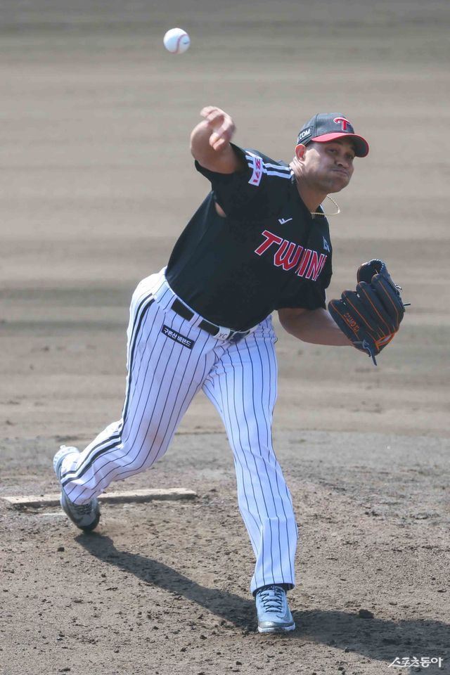 LG 요니 치리노스는 3년 만의 포스트시즌을 앞두고 있다. 그는 현재 진행 중인 포스트시즌을 보며 단기전의 특성을 다시 파악하고 있다. 사진제공｜LG 트윈스