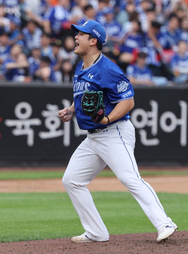 삼성 최원태는 올해 PS를 통해 ‘가을 사나이’로 거듭났다. PS 2경기에 선발등판해 13이닝 1실점의 호투를 펼치며 2승을 수확한 그의 표정은 자신감으로 가득하다. 19일 한화와 PO 2차전에서 7회를 마친 뒤 포효하는 최원태. 뉴시스