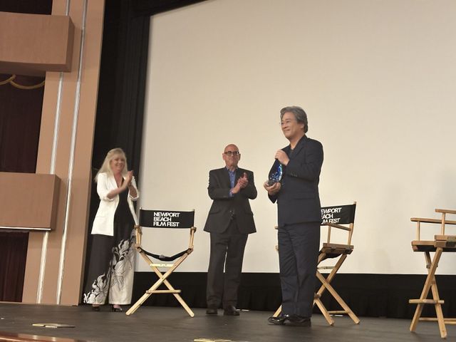 박찬욱 감독과 이병헌이 영화 ‘어쩔수가없다’로 뉴포트비치 필름 페스티벌에서 각각 글로벌 임팩트상과 아티스트 오브 디스팅션상을 수상하며 한국 영화의 위상을 다시 세웠다. 사진제공 | CJ ENM