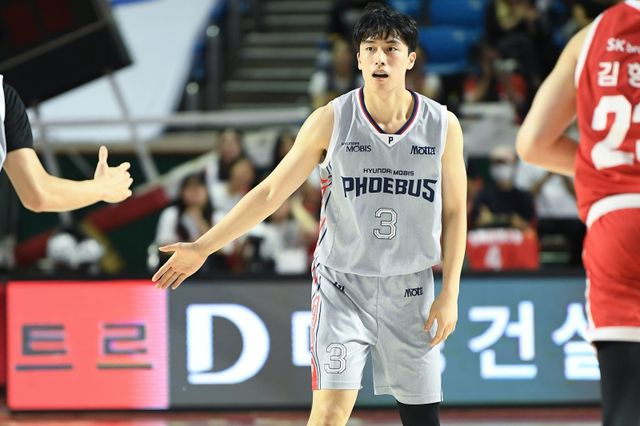 현대모비스 박무빈은 올 시즌 어시스트 수가 지난 시즌에 비해 2배 이상 증가했다. 코트의 사령관으로서 공격적 성향을 버리고, 팀 동료를 살리는 이타적 플레이를 펼칠 것을 강조했다. 사진제공｜KBL