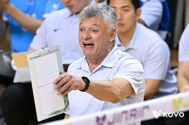 헤난 달 조토 대한항공 감독은&nbsp;26일 KB손해보험과 원정경기에서 세트스코어 1-3으로 패한 뒤 “상식적으로 얘기를 해야 한다. 우리가 무엇이 부족했는지를 알아야 한다. 모두 최선을 다했지만, 그것을 이루지 못했다면 선수 개인이 아니라 팀 전체로서 느껴야 한다”고 말했다. 사진제공｜KOVO