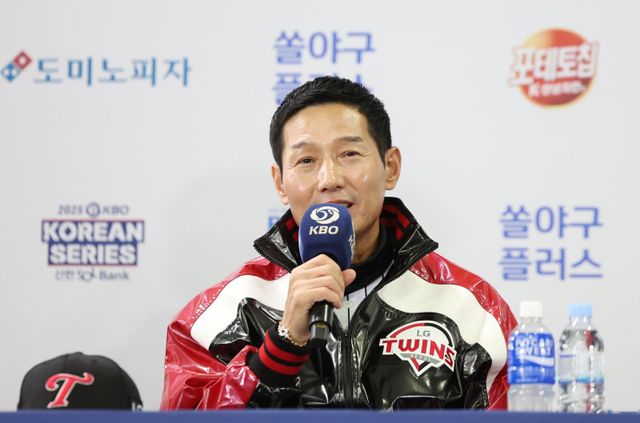 염경엽 LG 감독이 25일 잠실구장에서 열린 KS 미디어데이에 참석해 포부를 밝히고 있다. 잠실｜뉴시스