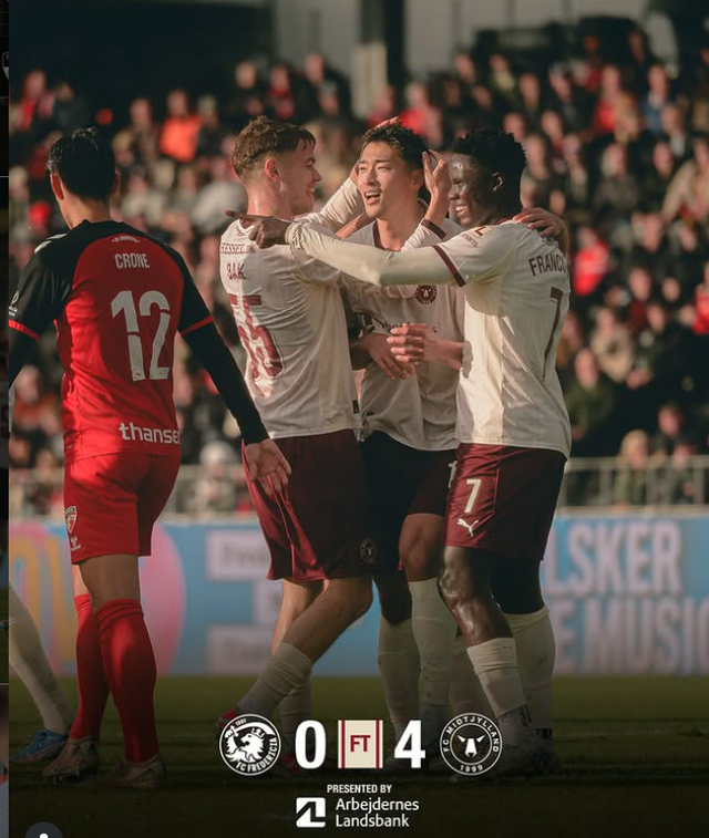 조규성(오른쪽 2번째)은&nbsp;27일(한국시간) 덴마크 프레데리시아의 몬야사 파크에서 열린 프레데리시아와&nbsp;2025~2026시즌 덴마크 수페르리가 13라운드 원정경기에 출전해&nbsp;풀타임을 소화하며 전반 34분 골까지 터트렸다. 무릎 부상에서 돌아온 뒤 처음으로 풀타임을 소화하며 순조로운 회복세를 보였다. 사진출처│미트윌란 인스타그램