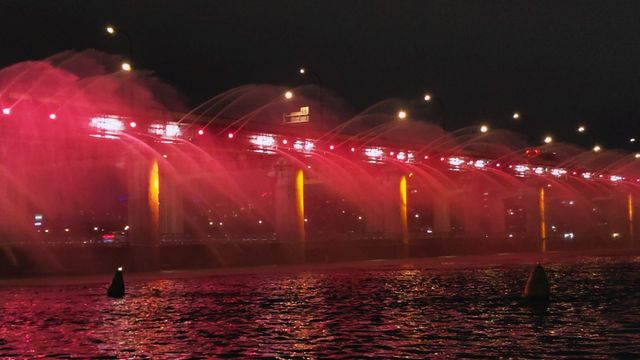 보이그룹 엔하이픈이 지난 1여년 간 월드투어의 대장정을 마무리하는 앙코르 콘서트를 연 가운데, 이와 더불어 서울 주요 랜드마크 등 도시 곳곳에서 엔하이픈의 IP를 느낄 수 있는 ‘이례적인’ 체험형 이벤트도 마련해 눈길을 끈다.&nbsp;사진제공 | 하이브