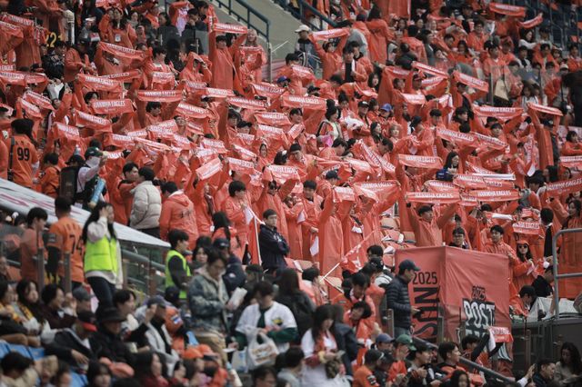 26일 잠실서 열린 LG, 한화의 KS 1차전서 2만 3750명의 만원 관중이 몰렸다. 잠실｜뉴시스