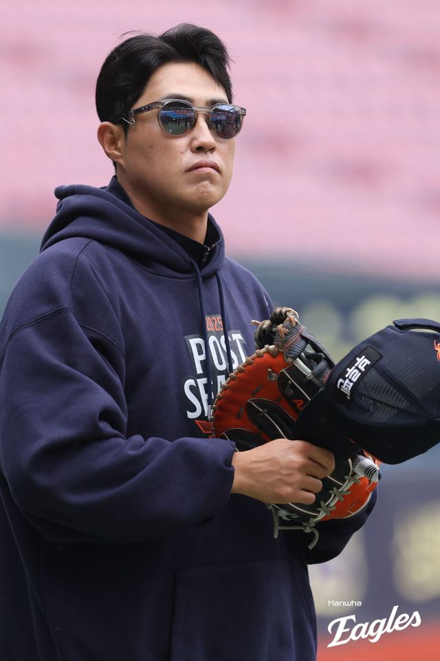 한화 채은성이 26일 잠실구장에서 열린 LG와 KS 1차전을 앞두고 훈련에 나섰다. 채은성은 데뷔 첫 KS에서 친정팀 LG를 상대하고 있다. 사진제공｜한화 이글스