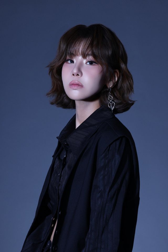 싱어송라이터 강민서가 13년만에 부활한 MBC 대학가요제에서 대상을 수상하며 화제의 중심에 섰다. 캐나다 이민자 출신이기도 한 그는 가요제에서 부른 자작곡 ‘허기’에 대해 “아무리 노력해도 닿지 않던 꿈에 대한 결핍을 담은 곡”이라 설명했다.