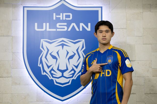 이동경은 28일 김천에서 전역한 뒤 곧장&nbsp;울산 클럽하우스로 복귀했다. 그는 울산 구단 인터뷰에서 “1년 6개월 군 복무 기간 동안 뜻깊은 시간을 보냈다. 이제 울산의 성적을 위해 최선을 다하겠다”며 복귀 소감을 밝혔다. 사진제공｜울산 HD