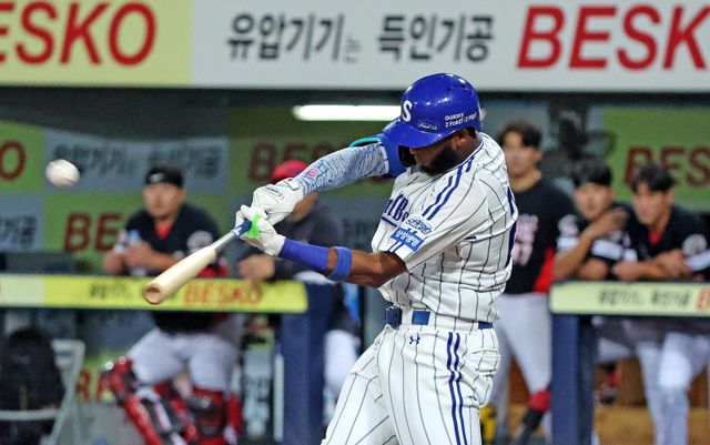 삼성 르윈 디아즈는 9~10월 압도적인 퍼포먼스로 50홈런-158타점을 세워 KBO리그 역대 외국인 타자 최다 홈런, 타점 기록을 새롭게 썼다.｜뉴시스