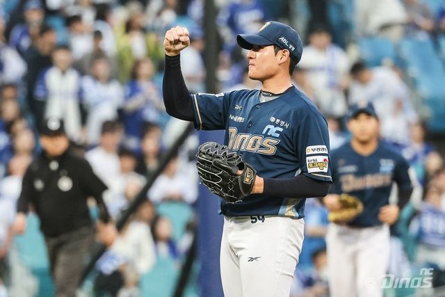 NC 김진호는 6일 대구 삼성과 2025 PS WC 1차전서 구원등판해 1이닝 무실점으로 세이브를 기록했다. 데뷔 첫 PS 등판부터 위력적인 투구로 팀 승리에 보탬이 됐다. 사진제공｜NC 다이노스