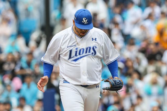 삼성 후라도는 6일 대구 NC와 2025 PS WC 1차전에서 선발등판해 6.2이닝 4실점을 기록했다. 팀은 후라도의 예상 외 부진으로 패배 위기에 놓였다. 사진제공｜삼성 라이온즈