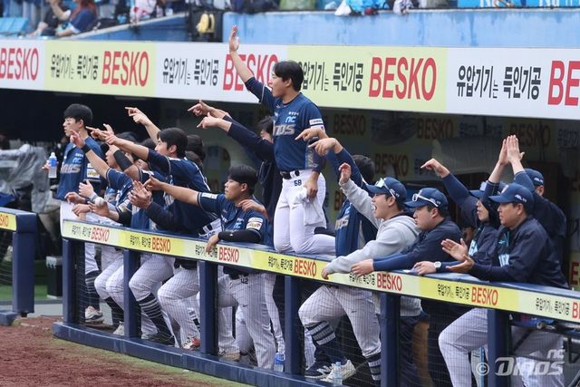 NC는 이달 7일 대구삼성라이온즈파크에서 열린 삼성 라이온즈와 2025 KBO 포스트시즌(PS) 와일드카드(WC) 2차전에서 0-3으로 패하며 PS에서 탈락했다. 그러나 팀은 저력을 선보이며 강팀 도약의 발판을 마련했다. 사진제공｜NC 다이노스