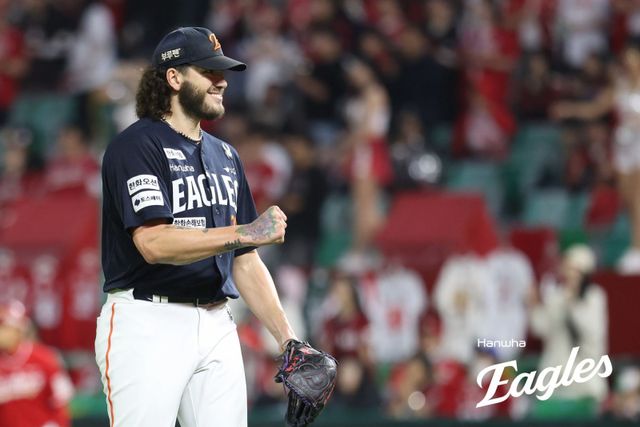 한화 코디 폰세는 다승, ERA, 탈삼진, 승률 부문 1위에 오르며 외국인 투수 최초이자 KBO리그 3번째 투수 4관왕을 차지했다. 사진제공｜한화 이글스
