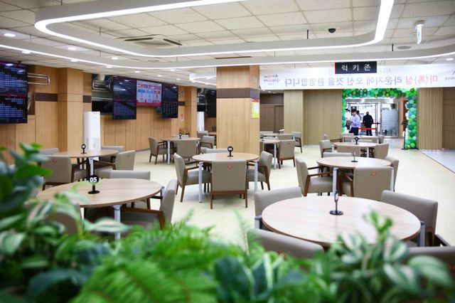 시니어 마(馬)실 라운지 내부.