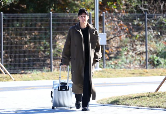축구국가대표팀 주장 손흥민이 10일 천안에 위치한 대한민국축구종합센터에 입소하고 있다. 천안｜뉴시스