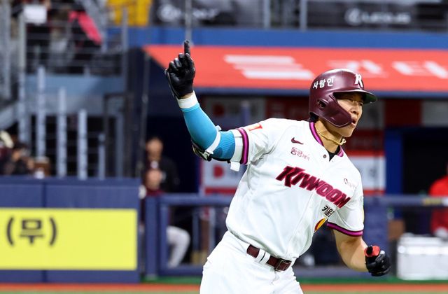 키움 송성문은 올 겨울 포스팅으로 MLB 도전을 앞두고 있다. 그는 내야 보강이 필요한 애슬레틱스의 관심을 받는 것으로 알려졌다.｜뉴시스