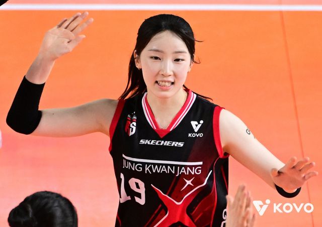 정관장 세터 최서현은 치열한 노력 끝에 기회를 쟁취했다. 싱그러운 스물 청춘이 정관장의 코트에 에너지를 가득 불어넣고 있다. 사진제공｜KOVO