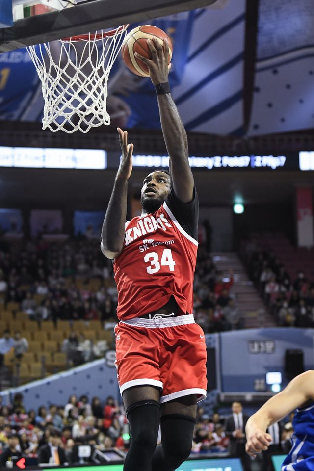 SK 자밀 워니는 자신의 공격 비중을 줄이고, 동료를 살리는 농구를 하려고 한다. 사진제공｜KBL